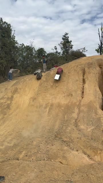6WD Buffalo Conquering Steep Slope - Epic Flight Moment!
